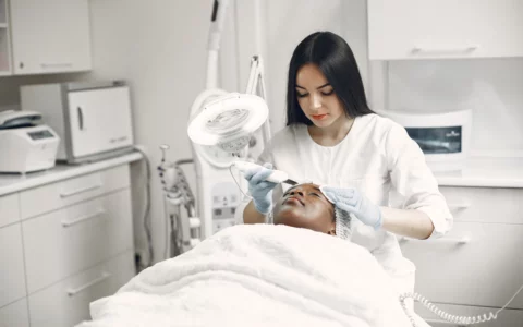 Perbedaan Collagen Stimulator dan Collost dalam Perawatan Anti-Aging